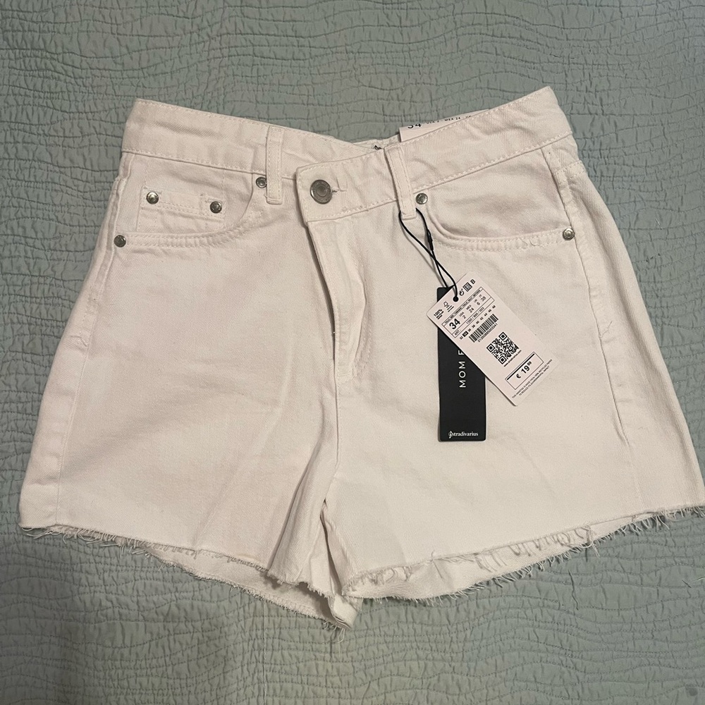 NWT Stradivarius Asymmetrical White Mom Short